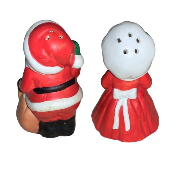 Santa and Mrs Claus Salt and Pepper Shaker Set - Picture 5 of 9
